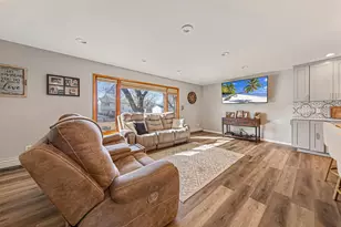 255 W 7th St, Gibbon, MN 55335 - Photo 10