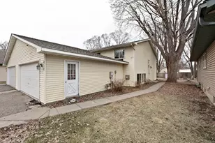812 13th St W, Hastings, MN 55033 - Photo 2