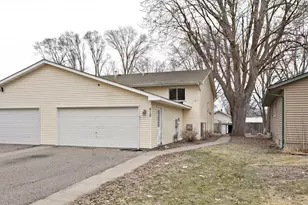 812 13th St W, Hastings, MN 55033 - Photo 1