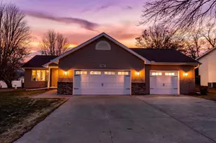 7887 Dempsey Way, Inver Grove Heights, MN 55076 - Photo 2