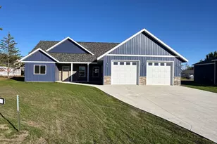 916 NW 7th Ave NW, Perham, MN 56573 - Photo 1