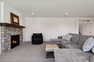 1886 Della Dr, Chanhassen, MN 55317 - Photo 52