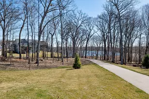 1886 Della Dr, Chanhassen, MN 55317 - Photo 64