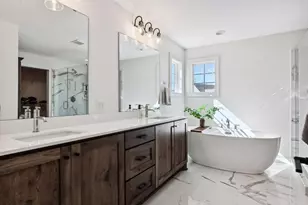1886 Della Dr, Chanhassen, MN 55317 - Photo 34