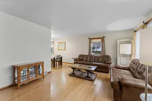 902 7th Ave E, Shakopee, MN 55379 - Photo 4