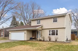 7495 Saratoga Dr, Chanhassen, MN 55317 - Photo 1