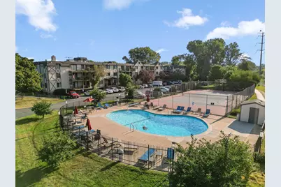 1304 W Medicine Lake Drive #323, Plymouth, MN 55441 - Photo 2