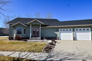 913 41st Ave S, Moorhead, MN 56560 - Photo 2