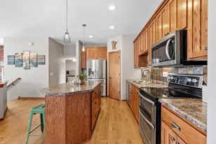 11614 Laketowne View, Albertville, MN 55301 - Photo 10