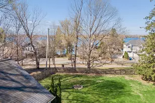 3142 Brooks Ln, Wayzata, MN 55391 - Photo 2