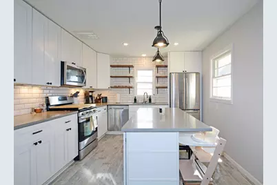 911 Sunnyview Lane, Hopkins, MN 55305 - Photo 2