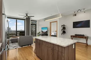 1240 S 2nd St, Minneapolis, MN 55415 - Photo 2