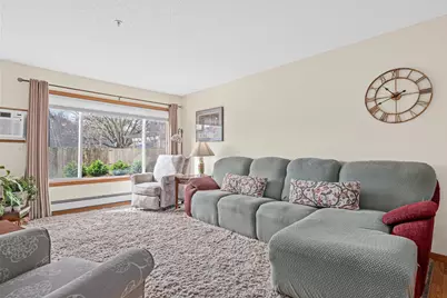 1729 6th Street NE #102, Minneapolis, MN 55413 - Photo 2