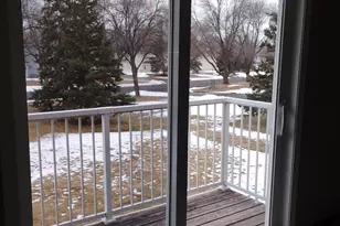 1027 Pondview Ct, Vadnais Heights, MN 55127 - Photo 2