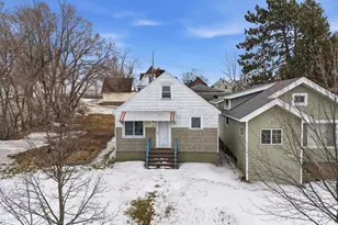 726 Summit St, Eveleth, MN 55734 - Photo 1