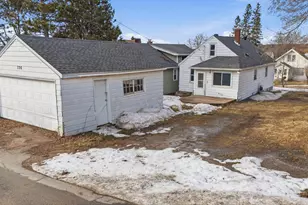 726 Summit St, Eveleth, MN 55734 - Photo 2