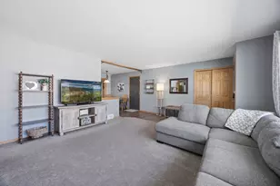 8101 Noid Dr, Brooklyn Park, MN 55428 - Photo 4