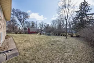 8101 Noid Dr, Brooklyn Park, MN 55428 - Photo 22