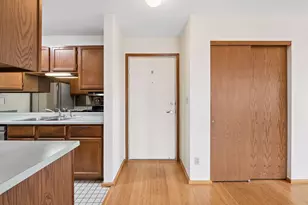 66 9th St E, Saint Paul, MN 55101 - Photo 32