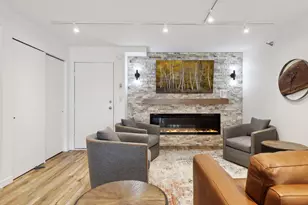 66 9th St E, Saint Paul, MN 55101 - Photo 10