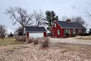 108 N Park Ln, Le Sueur, MN 56058 - Photo 2