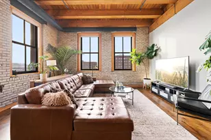 289 5th St E, Saint Paul, MN 55101 - Photo 2