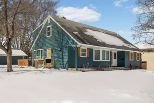 605 Cresthaven Dr, South Saint Paul, MN 55075 - Photo 1