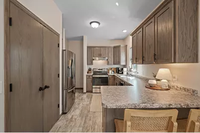 1048 Dayton Avenue, Saint Paul, MN 55104 - Photo 2