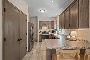 1048 Dayton Ave, Saint Paul, MN 55104 - Photo 2