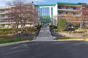 10401 Cedar Lake Rd, Minnetonka, MN 55305 - Photo 32