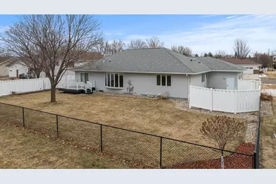 610 Deschepper Street, Marshall, MN 56258 - Photo 4