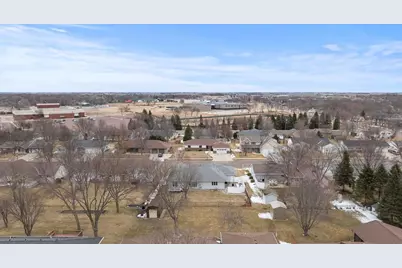 610 Deschepper Street, Marshall, MN 56258 - Photo 8