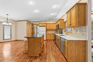 610 Deschepper St, Marshall, MN 56258 - Photo 18