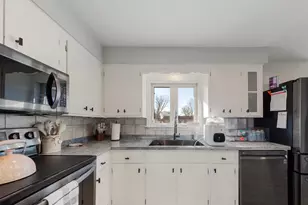 235 S Cedar St, Belle Plaine, MN 56011 - Photo 6