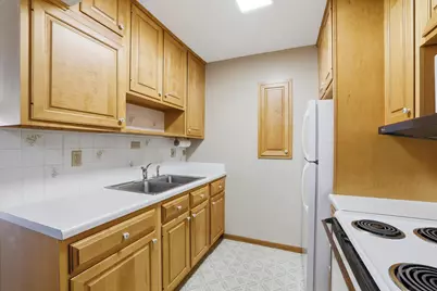 2700 Oxford Street N #102, Roseville, MN 55113 - Photo 8