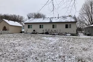 906 5th St SW, Waseca, MN 56093 - Photo 4