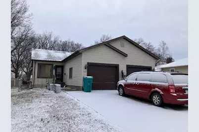 906 5th Street SW, Waseca, MN 56093 - Photo 2