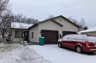 906 5th St SW, Waseca, MN 56093 - Photo 2