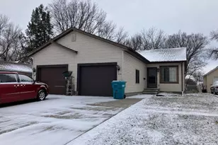 906 5th St SW, Waseca, MN 56093 - Photo 1