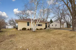 107 21st Ave NW, Faribault, MN 55021 - Photo 4