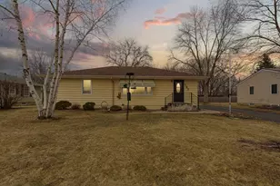 107 21st Ave NW, Faribault, MN 55021 - Photo 2