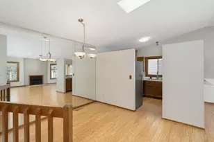 5545 Knoll Dr, Shoreview, MN 55126 - Photo 16