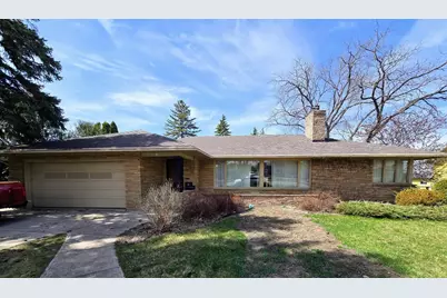 910 3rd Avenue SW, Pipestone, MN 56164 - Photo 2