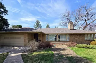 910 3rd Ave SW, Pipestone, MN 56164 - Photo 2