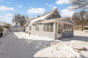 16 Sycamore St E, Saint Paul, MN 55117 - Photo 2
