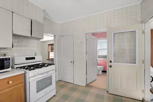 16 Sycamore St E, Saint Paul, MN 55117 - Photo 10