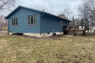 445 NE Rose Ln NE, Hutchinson, MN 55350 - Photo 2