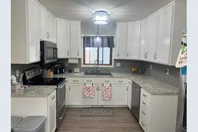 445 NE Rose Lane NE, Hutchinson, MN 55350 - Photo 6