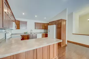 957 Fairchild Dr, River Falls, WI 54022 - Photo 6