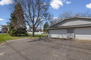 7517 Xerxes Ave N, Brooklyn Park, MN 55444 - Photo 2